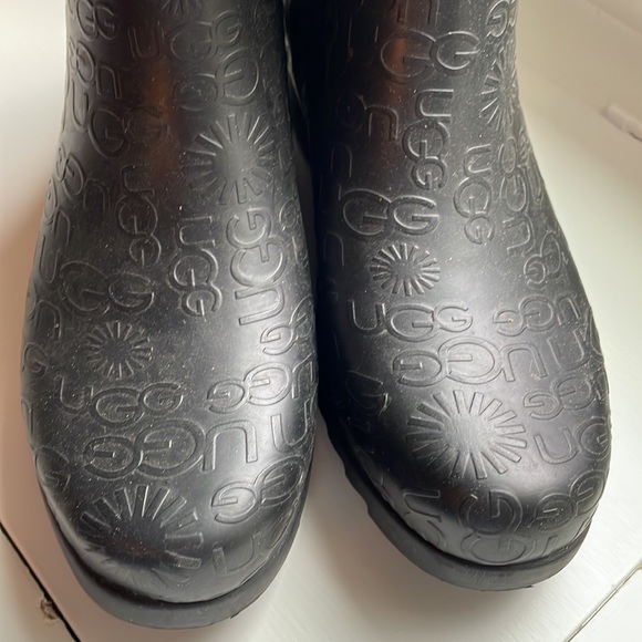 UGG Wilshire Waterproof Rain Boots with Shearling Footbed NEW - Picture 2 of 6